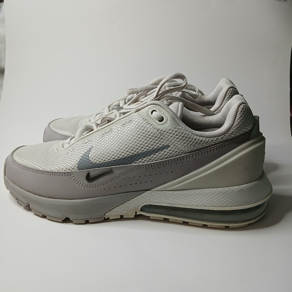 Nike Men's White and Gray Sneakers - Picture 8 of 16